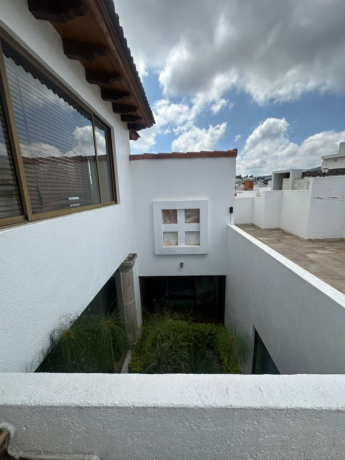CASA RESIDENCIAL EN VENTA EN ALTOZANO, MORELIA