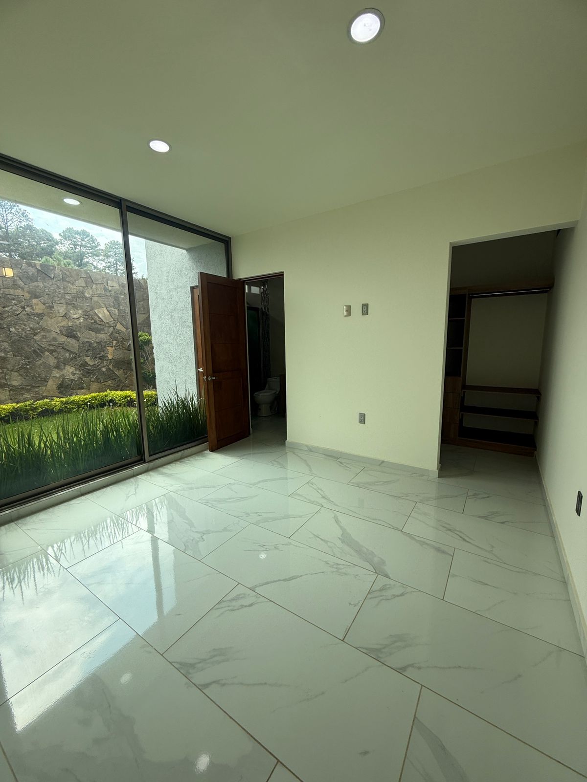 CASA CON ALBERCA EN VENTA EN EL ENCINAR ALTOZANO, MORELIA