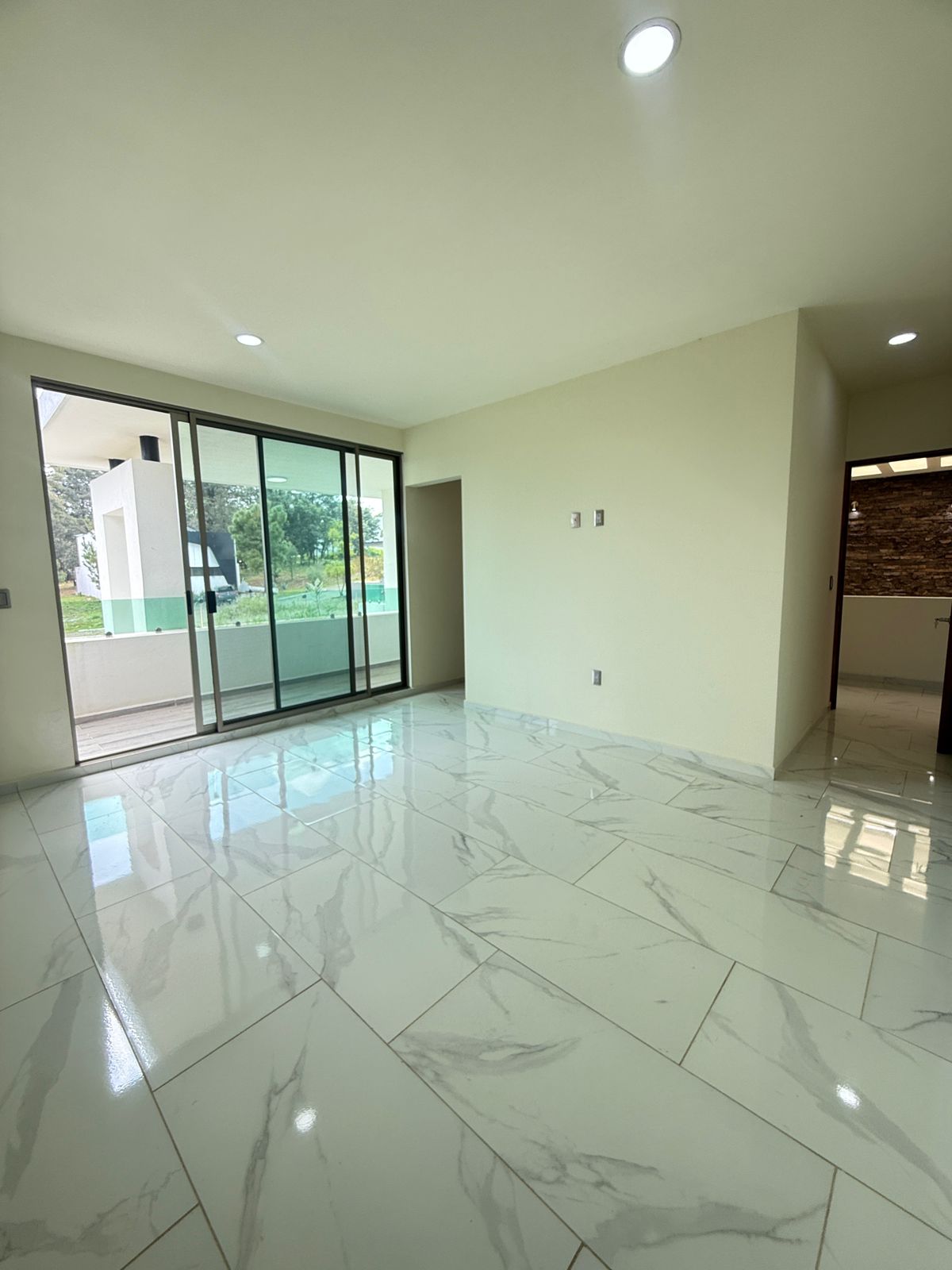 CASA CON ALBERCA EN VENTA EN EL ENCINAR ALTOZANO, MORELIA