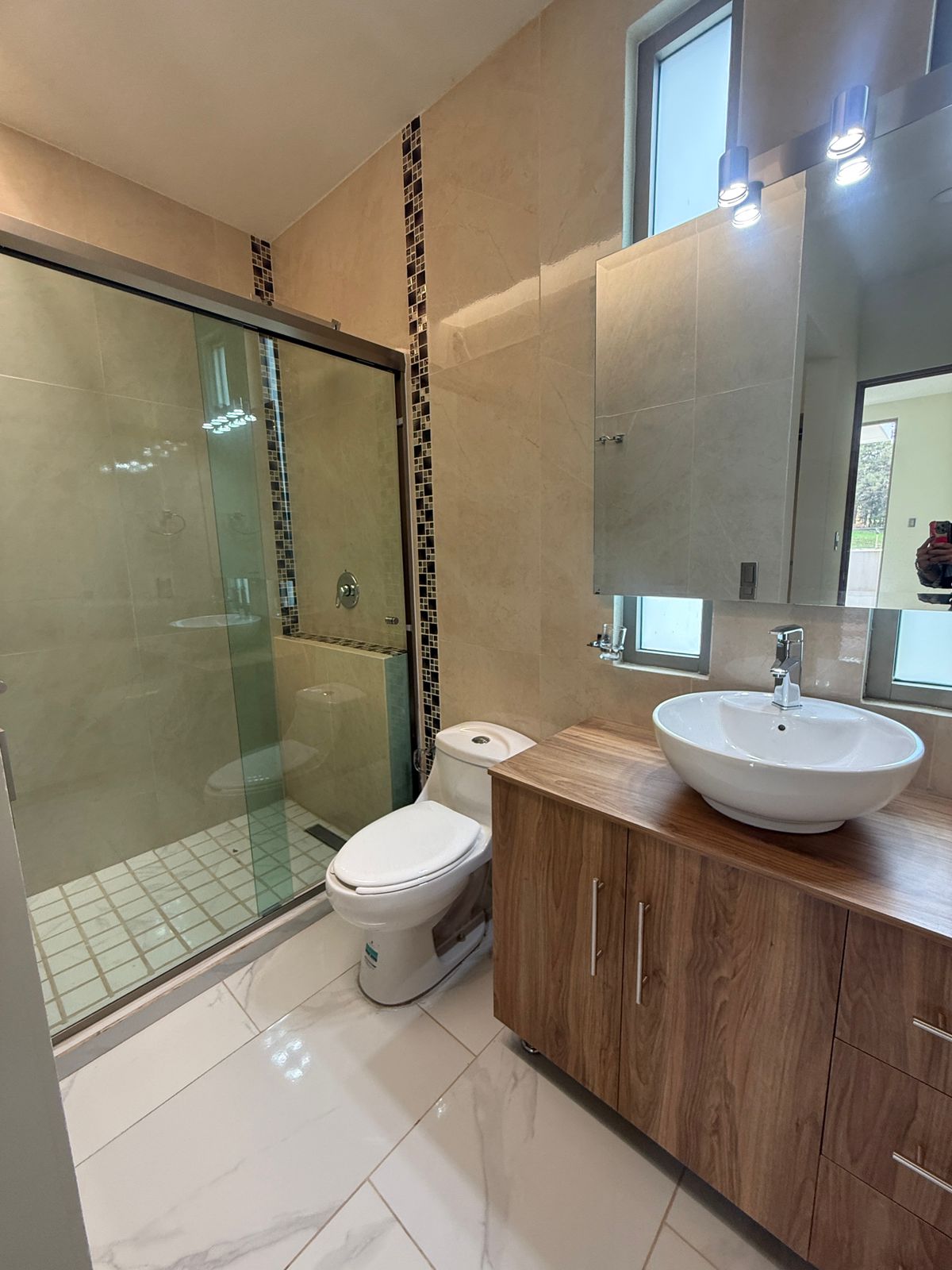 CASA CON ALBERCA EN VENTA EN EL ENCINAR ALTOZANO, MORELIA
