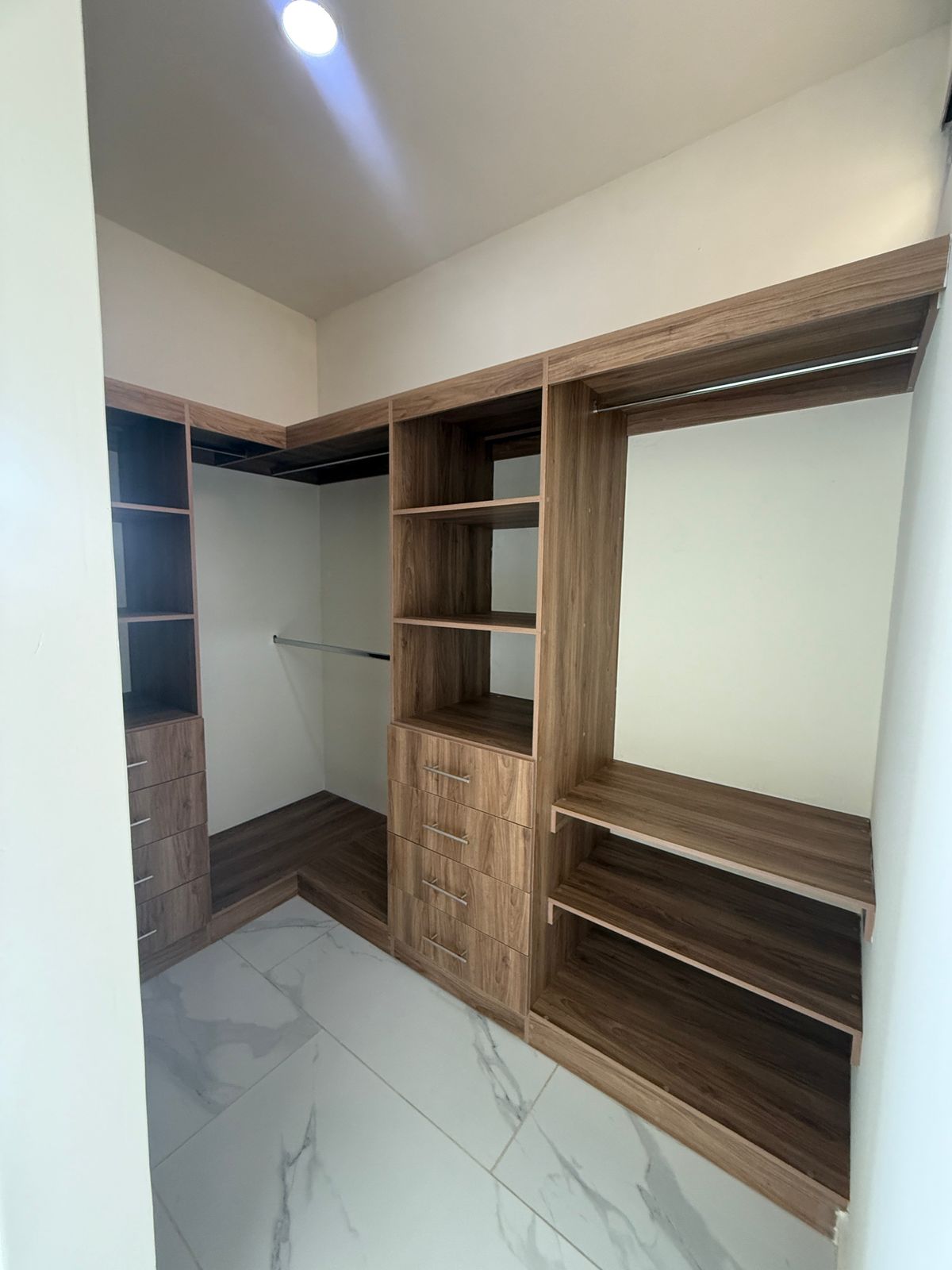 CASA CON ALBERCA EN VENTA EN EL ENCINAR ALTOZANO, MORELIA