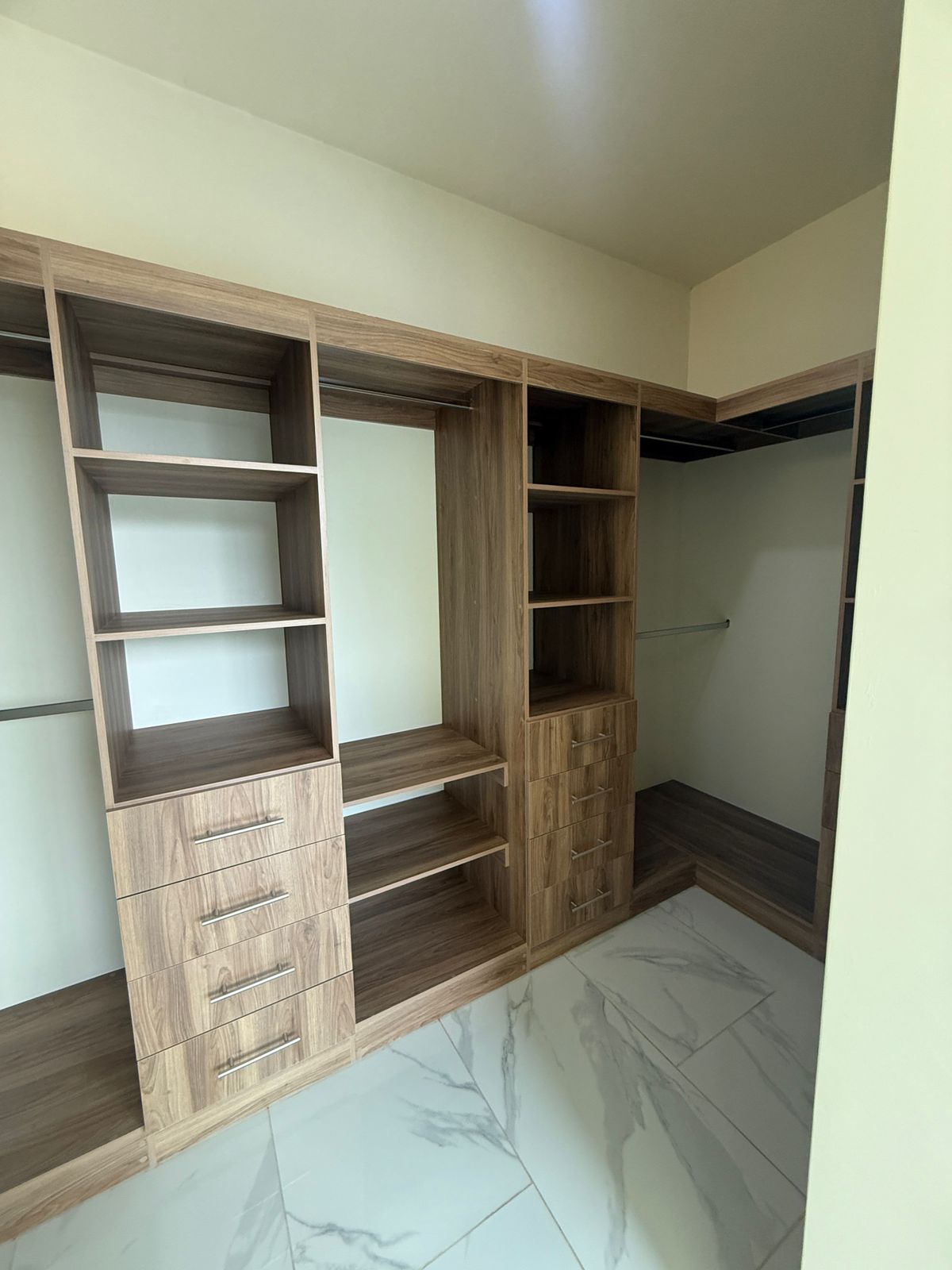 CASA CON ALBERCA EN VENTA EN EL ENCINAR ALTOZANO, MORELIA