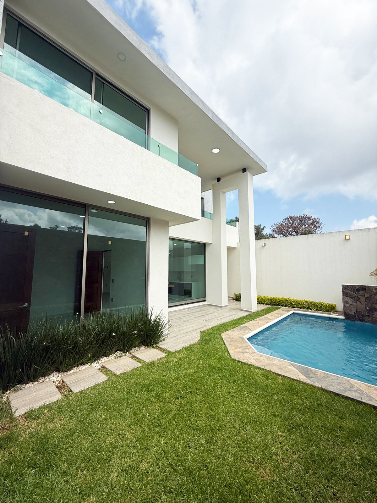 CASA CON ALBERCA EN VENTA EN EL ENCINAR ALTOZANO, MORELIA