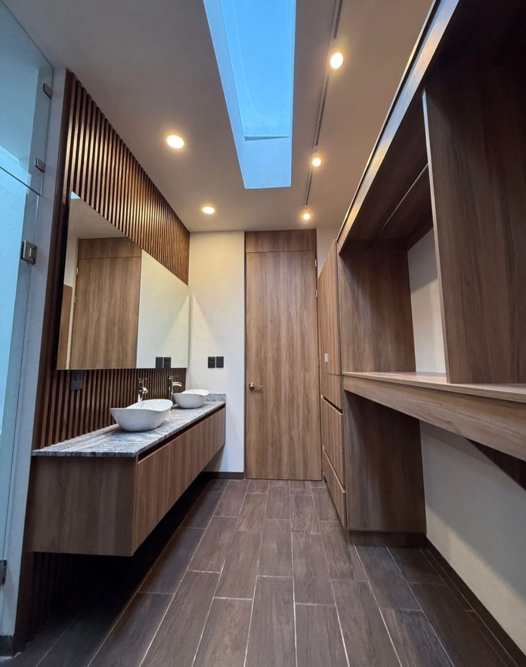 CASA EN VENTA CON SOTANO EN VENTA EN RIO ALTOZANO, MORELIA