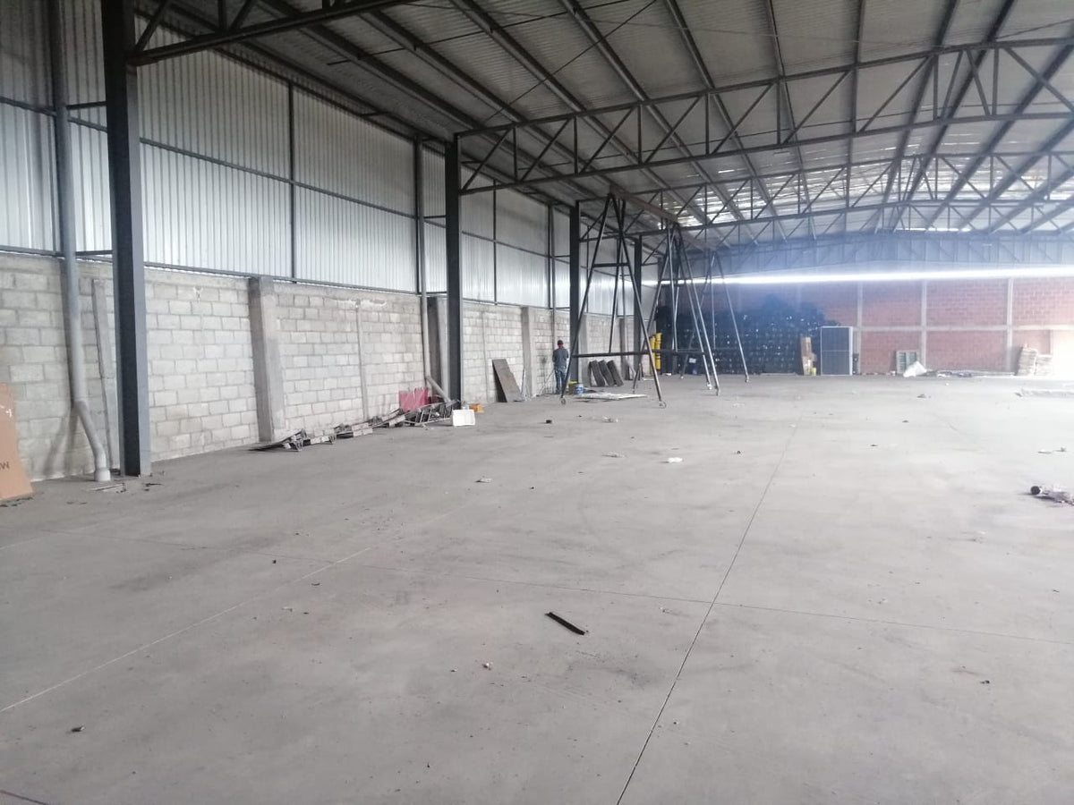 BODEGA INDUSTRIAL EN RENTA EN SALIDA SALAMANCA, MORELIA