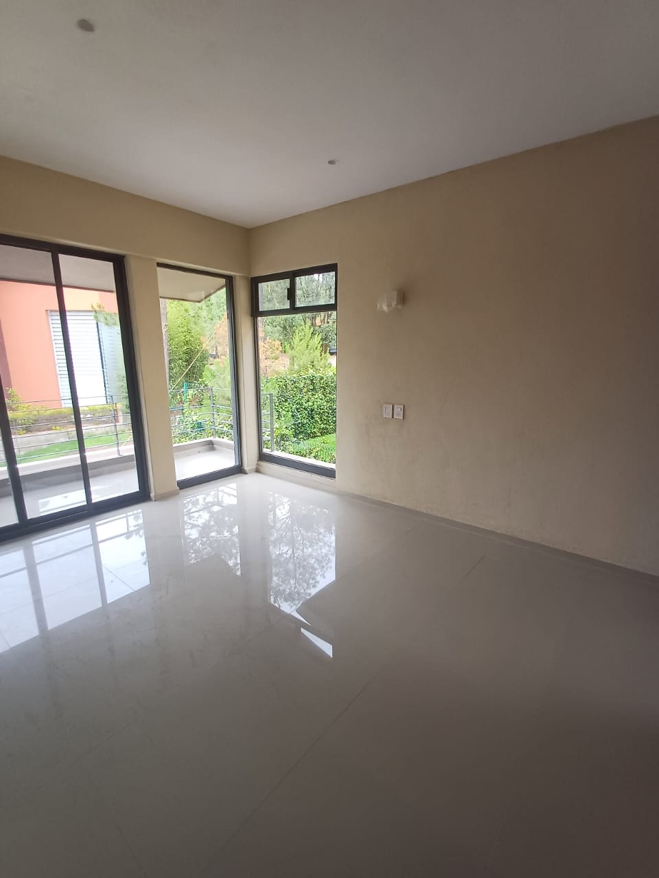 CASA EN RENTA EN CLUB Y DENTRO DEL CAMPO DE GOLF ALTOZANO, MORELIA