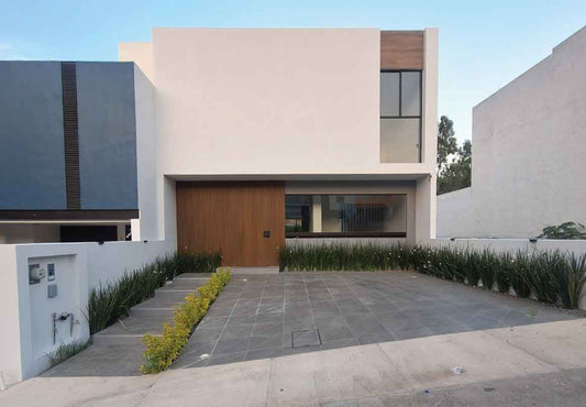 CASA EN VENTA EN PASEO DEL PARQUE TRES MARIAS, MORELIA
