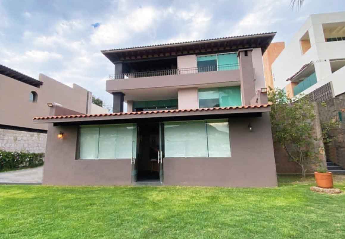 CASA RESIDENCIAL EN VENTA EN EL CLUB Y DENTRO DEL CAMPO DE GOLF TRES MARIAS, MORELIA