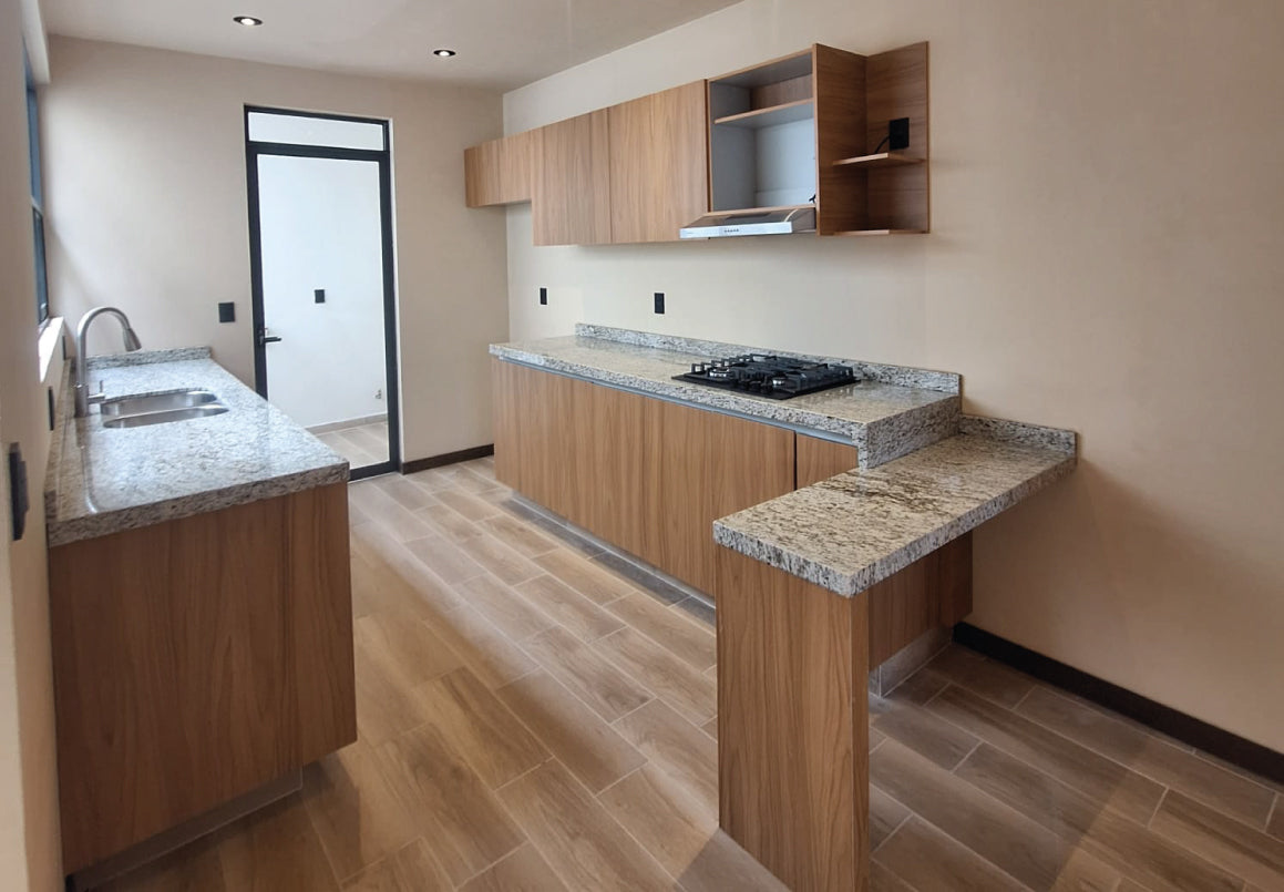 CASA EN VENTA EN LOS MIRASOLES, MORELIA