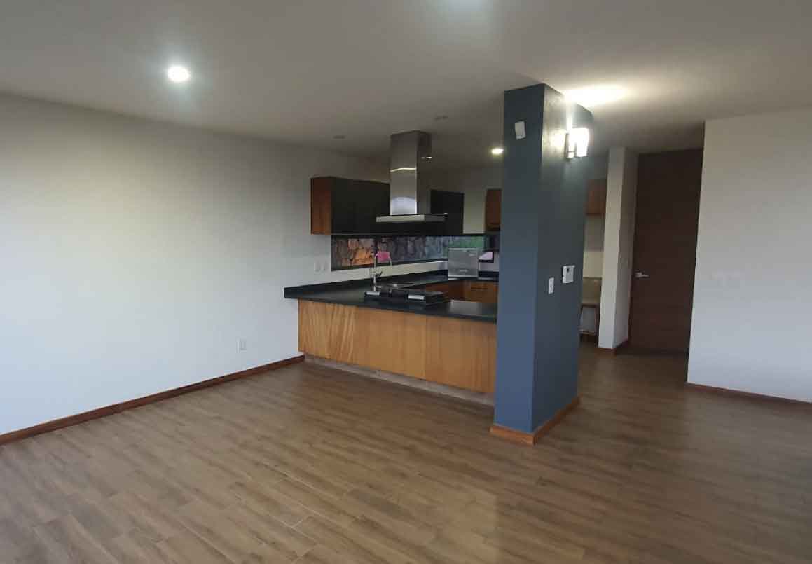 CASA RESIDENCIAL EN VENTA EN EL CLUB Y DENTRO DEL CAMPO DE GOLF ALTOZANO, MORELIA