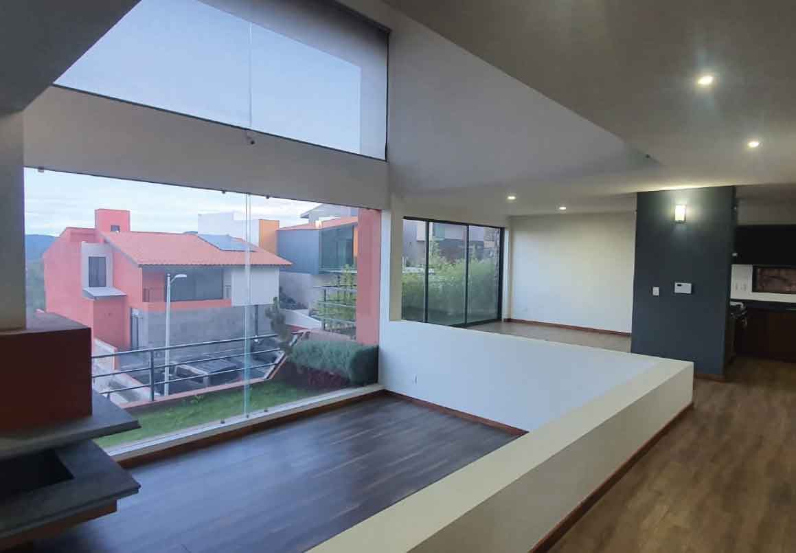 CASA RESIDENCIAL EN VENTA EN EL CLUB Y DENTRO DEL CAMPO DE GOLF ALTOZANO, MORELIA