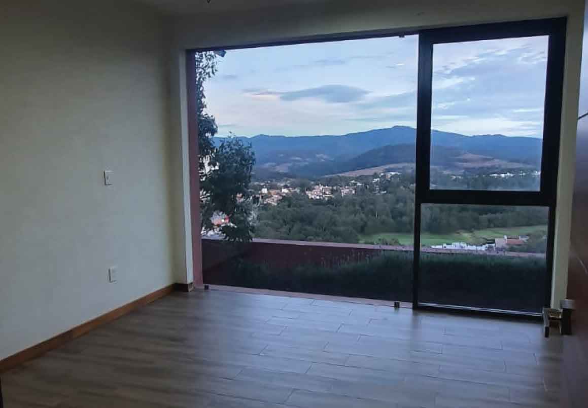 CASA RESIDENCIAL EN VENTA EN EL CLUB Y DENTRO DEL CAMPO DE GOLF ALTOZANO, MORELIA