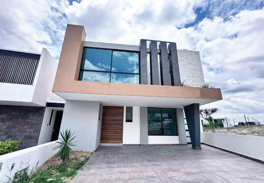 CASA EN VENTA EN LOMALTA TRES MARIAS, MORELIA