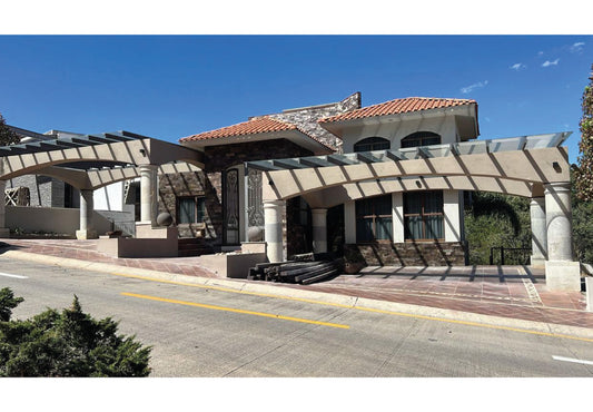 CASA EN VENTA EN CLUB Y DENTRO DEL CAMPO DE GOLF ALTOZANO, MORELIA