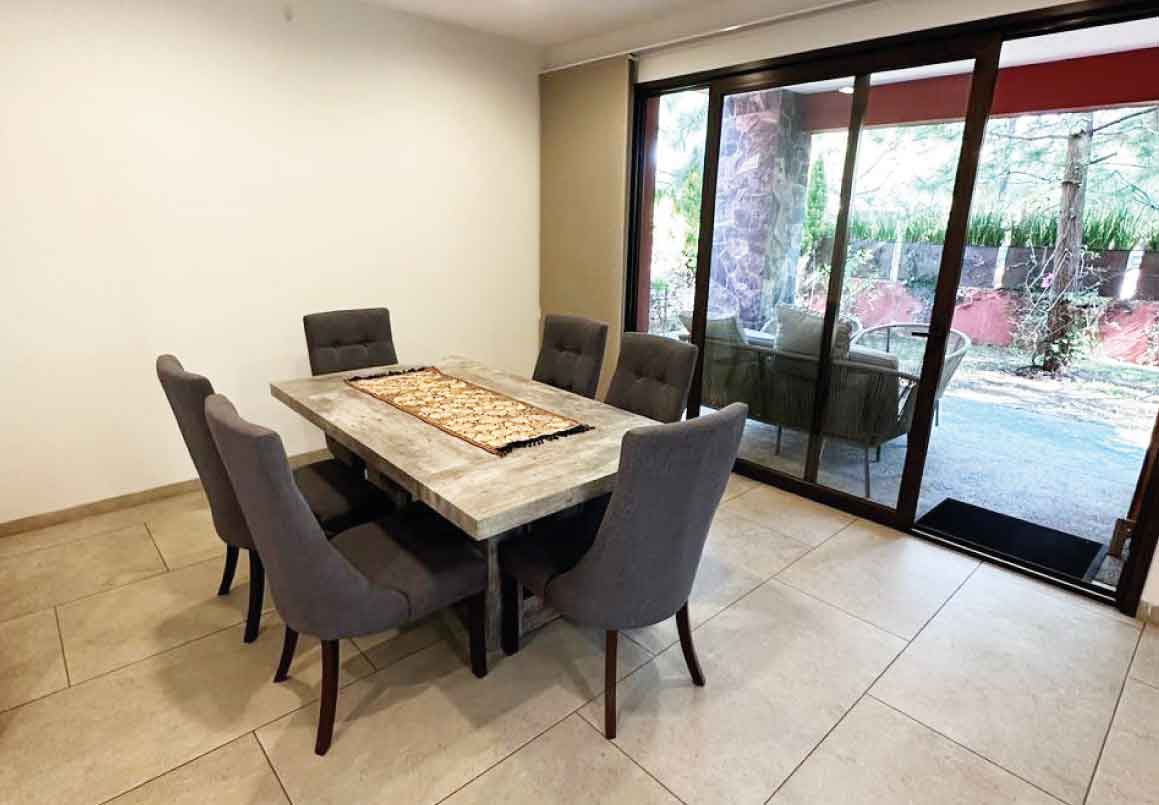 CASA RESIDENCIAL EN VENTA- RENTA EN CLUB DENTRO DEL CAMPO DE GOLF ALTOZANO, MORELIA