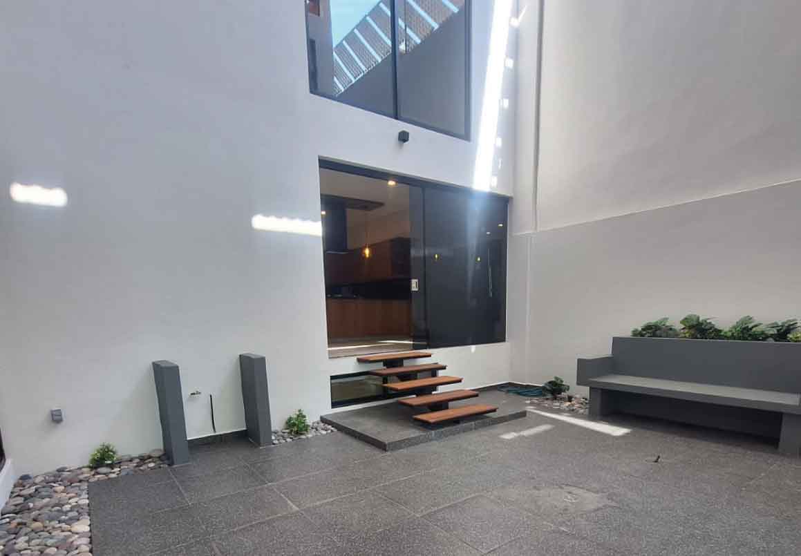 CASA EN VENTA EN RINCON DE ALTOZANO, MORELIA