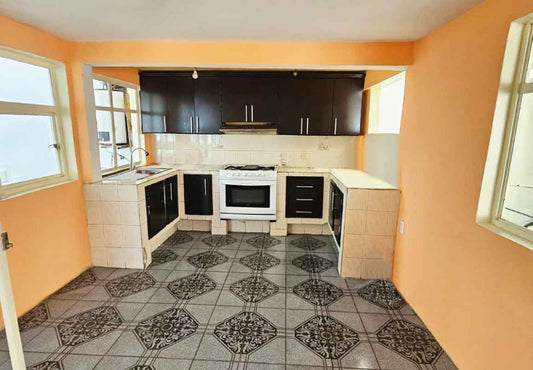 CASA EN VENTA EN PROF. JESUS ROMERO FLORES, MORELIA