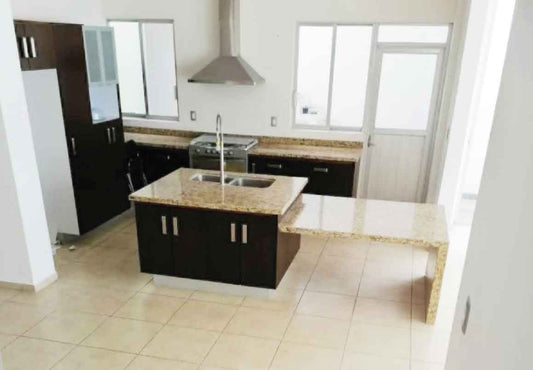 CASA EN VENTA EN FRACCIONAMIENTO LOMAS DE LAS AMERICAS SUR, MORELIA