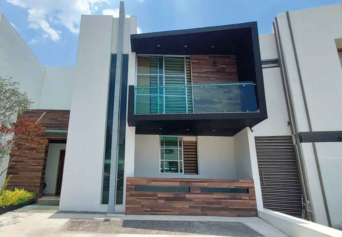 CASA EN VENTA EN RESIDENCIAL BOSQUE MONARCA ALTOZANO, MORELIA