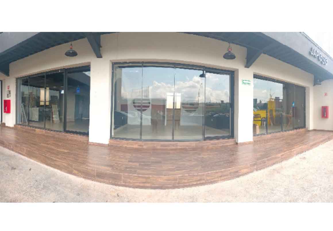 TRES LOCALES COMERCIALES EN RENTA EN PLAZA COMERCIAL ALTOZANO, MORELIA