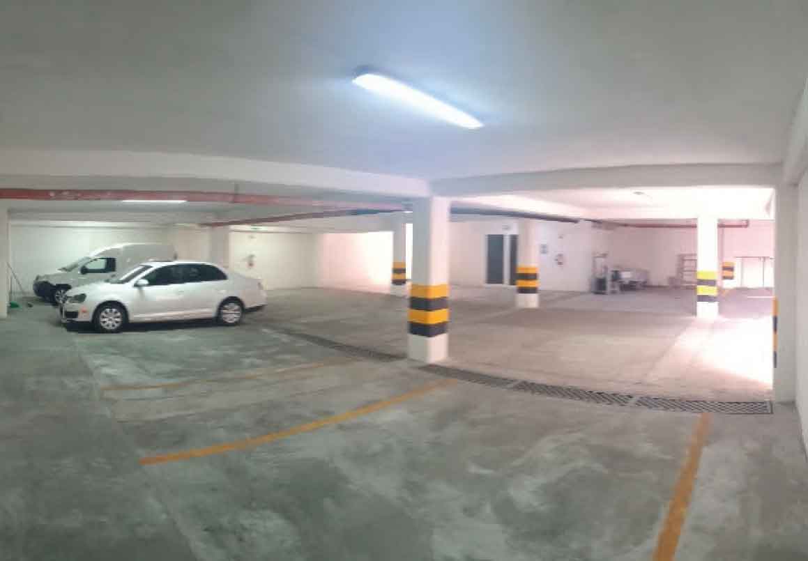 TRES LOCALES COMERCIALES EN RENTA EN PLAZA COMERCIAL ALTOZANO, MORELIA