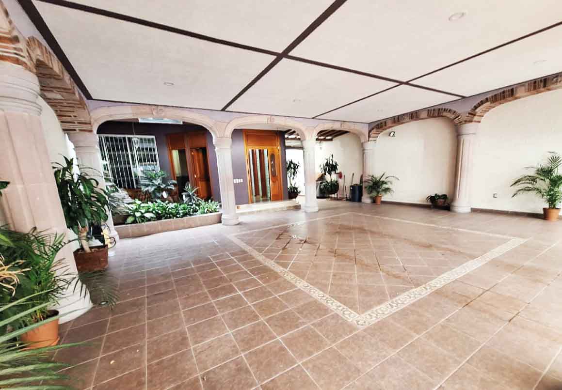 CASA EN VENTA POR CASA DE GOBIERNO, MORELIA