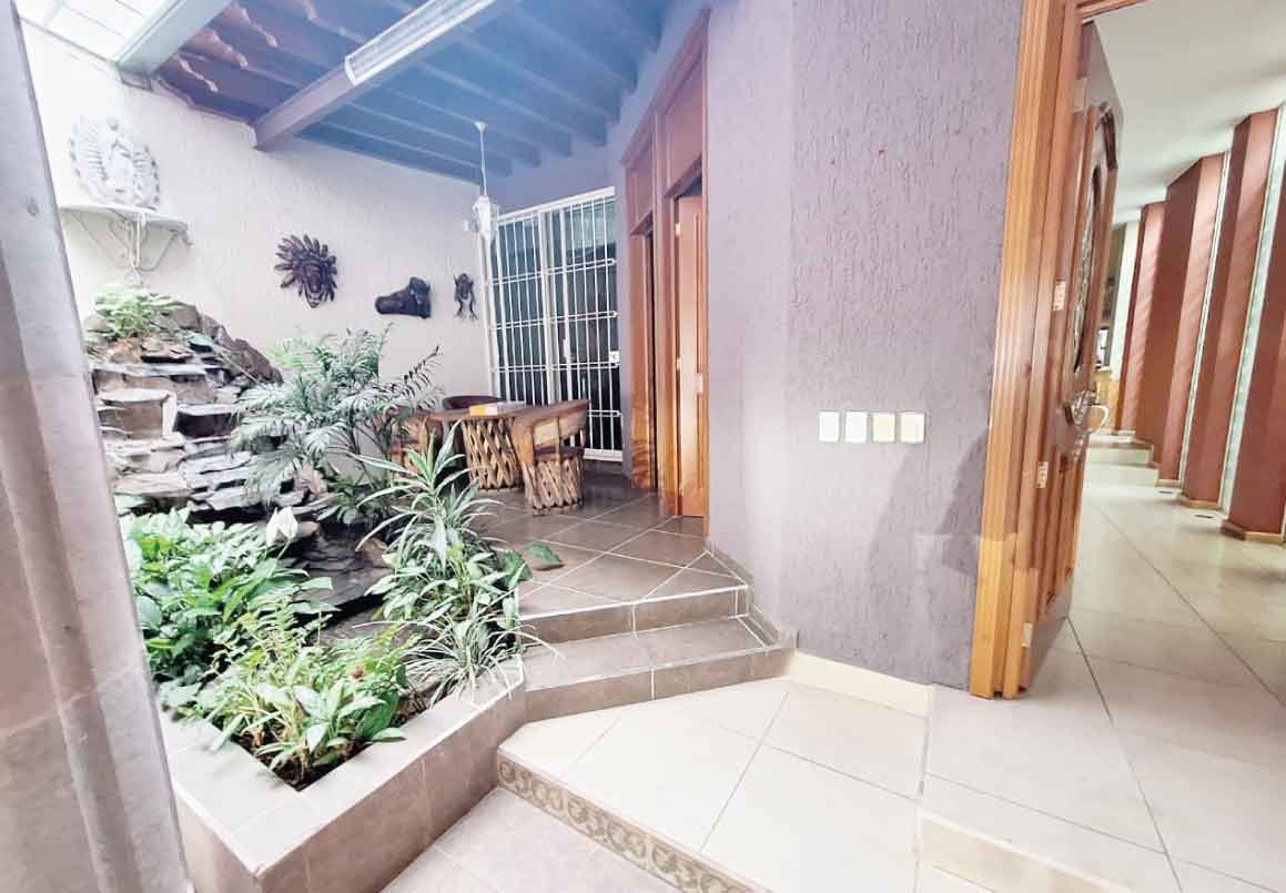 CASA EN VENTA POR CASA DE GOBIERNO, MORELIA