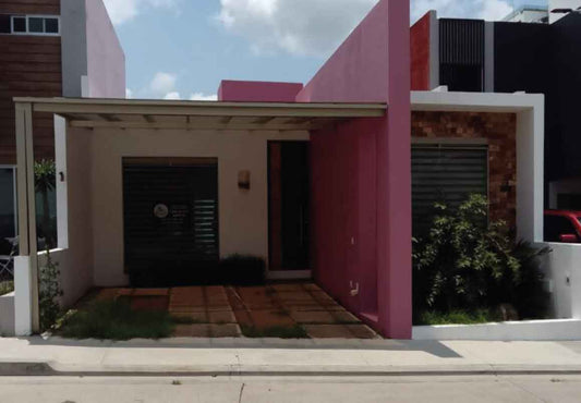 CASA DE UNA PLANTA EN VENTA EN PASEO DEL PARQUE TRES MARIAS, MORELIA