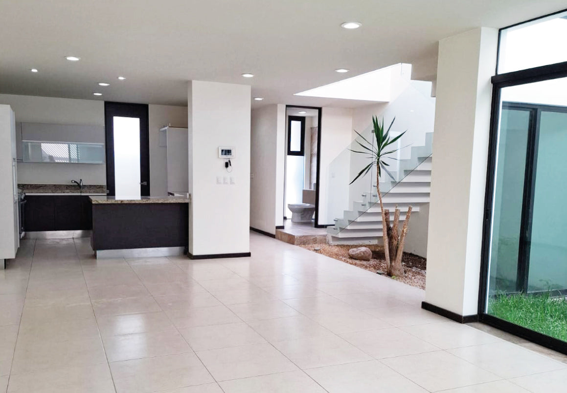 CASA EN RENTA EN AGUILAS ALTOZANO, MORELIA
