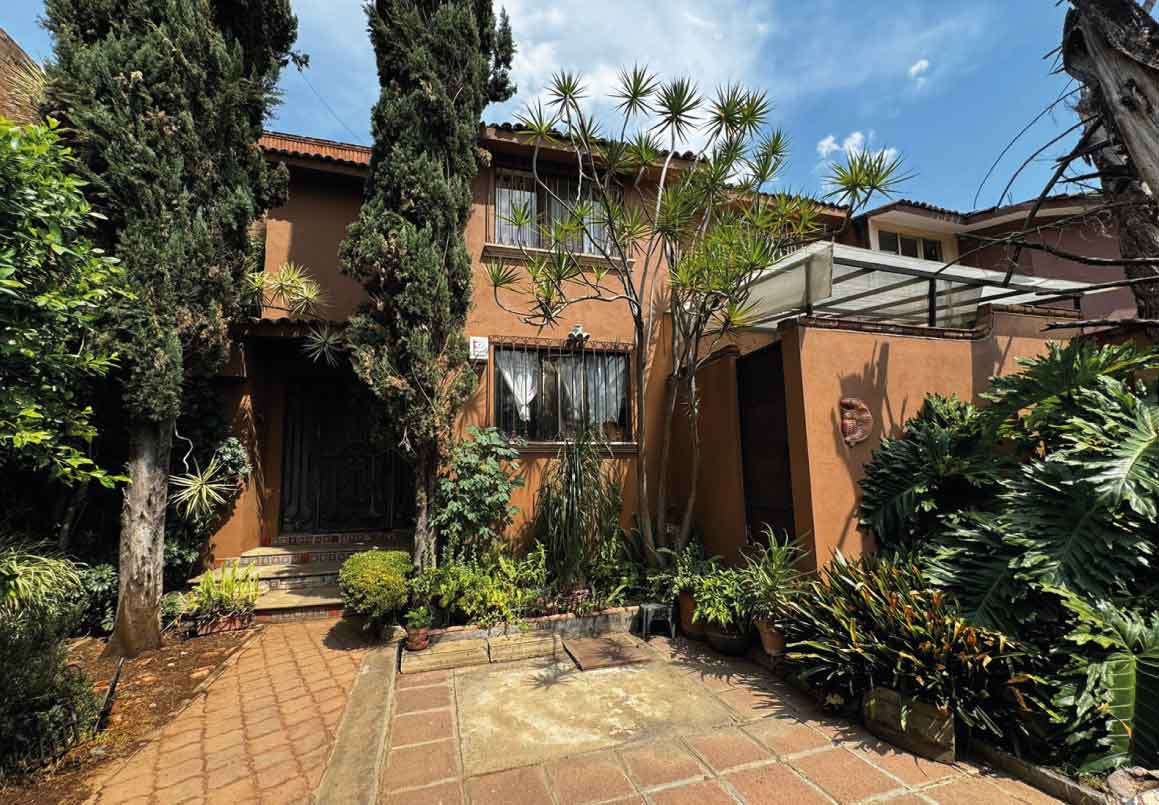 CASA EN VENTA EN FRACC. JARDINES DEL TOREO, MORELIA