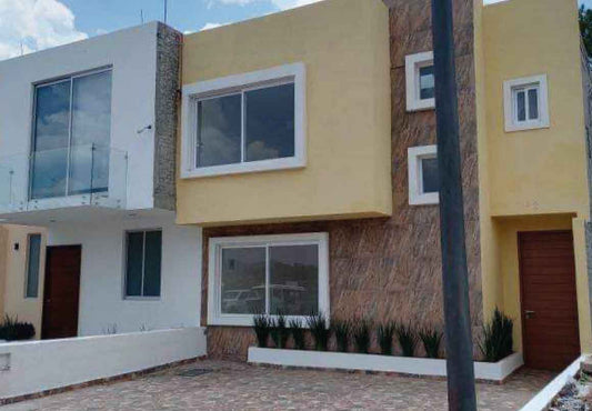 CASA EN VENTA EN EL OLIVAR ALTOZANO, MORELIA