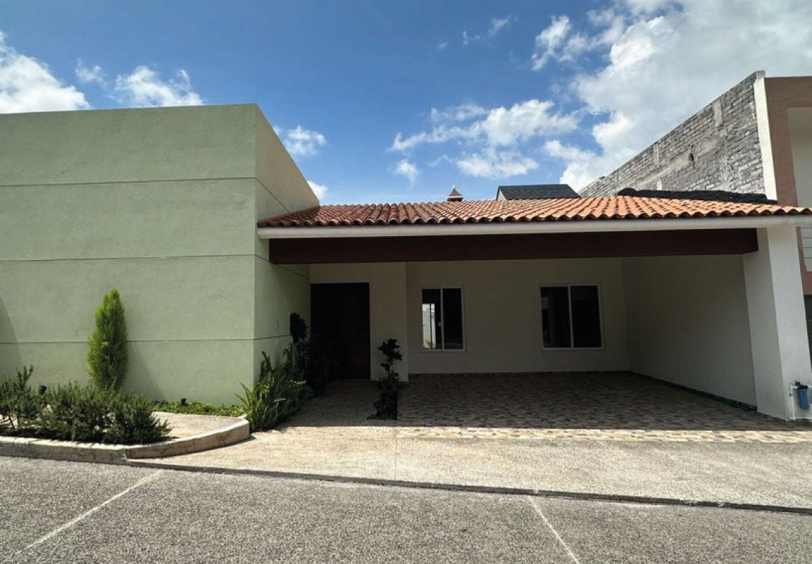 CASA DE UNA PLANTA EN RENTA EN PUNTA ALBA, MORELIA