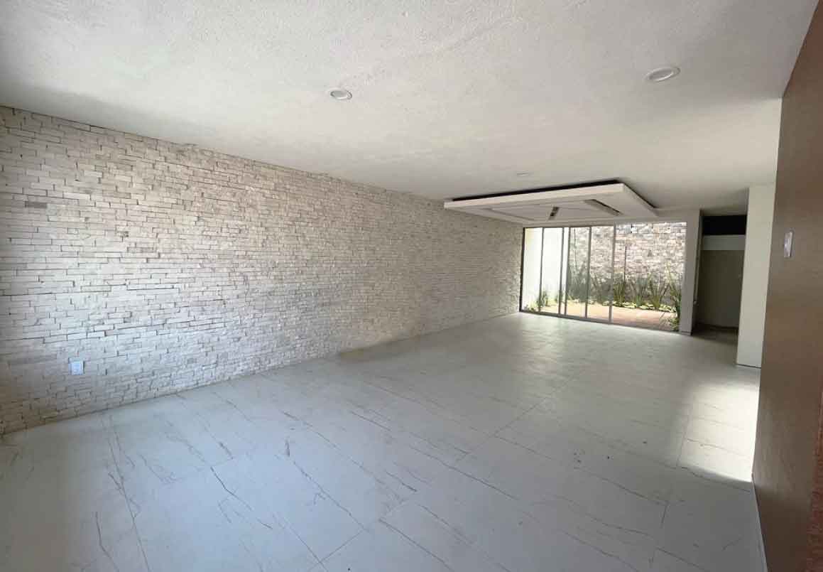 CASA EN VENTA EN VALLE DE ALTOZANO, MORELIA