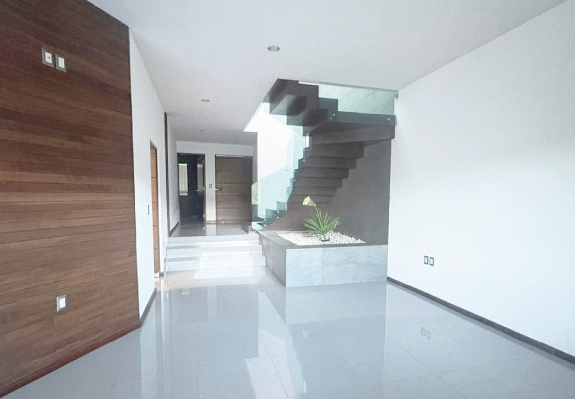CASA EN RENTA EN CLUB Y DENTRO DEL CAMPO DE GOLF ALTOZANO, MORELIA