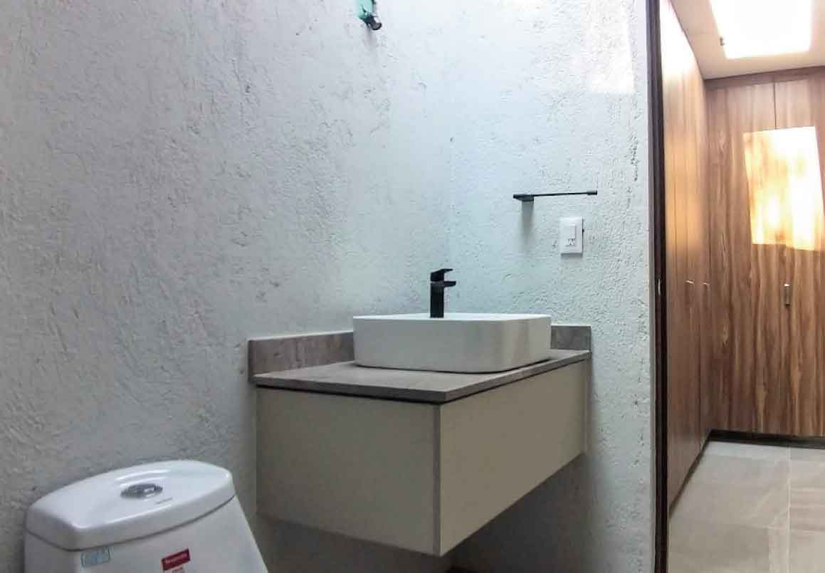 CASA EN VENTA EN AMALIA SOLORZANO, ALTOZANO, MORELIA