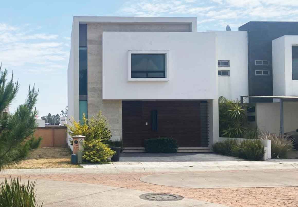 CASA EN VENTA EN RINCON DE ALTOZANO, MORELIA