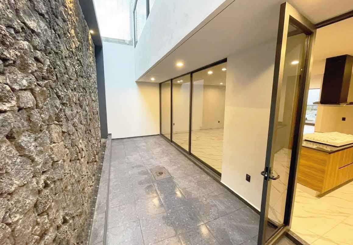 CASA EN VENTA EN FRACCIONAMIENTO RIO ALTOZANO, MORELIA