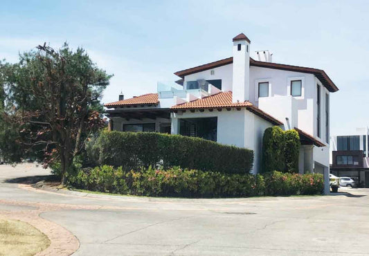 CASA RESIDENCIAL EN VENTA EN ALTOZANO, MORELIA