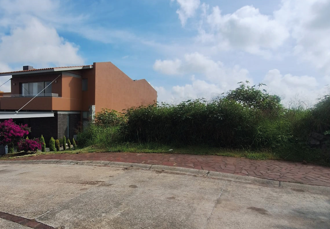TERRENO EN VENTA EN CLUB Y DENTRO DEL CAMPO DE GOLF ALTOZANO, MORELIA