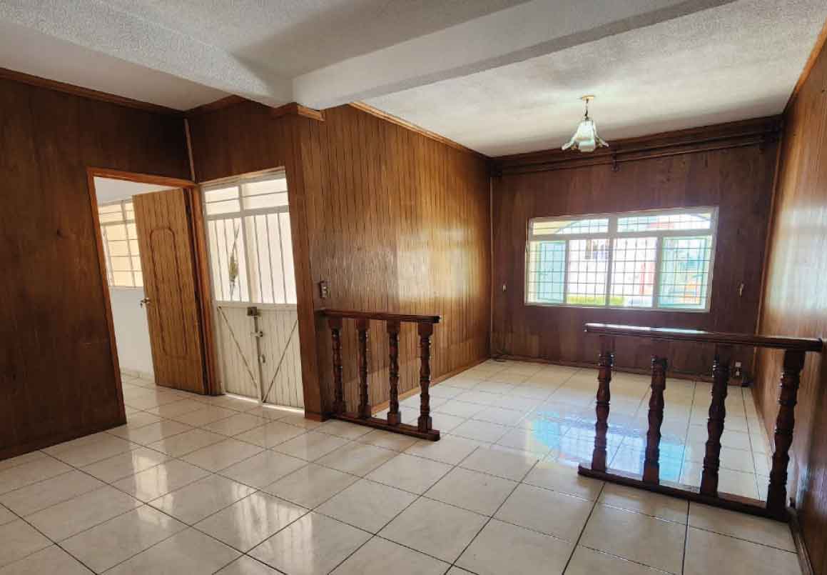 CASA EN VENTA CERCA DE LOMAS DE VISTA BELLA, MORELIA