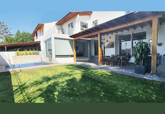 CASA RESIDENCIAL CON ALBERCA EN VENTA EN LOMAS DEL CAMPANARIO III, QUERETARO