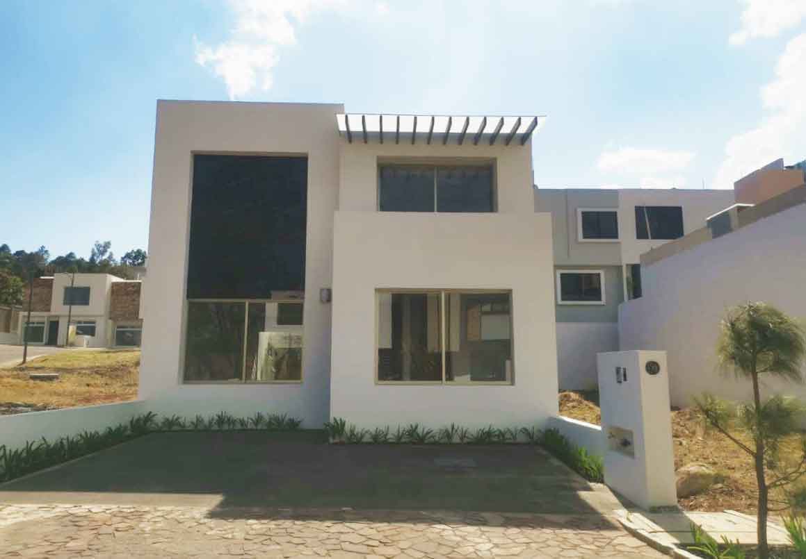 CASA EN VENTA EN EL OLIVAR ALTOZANO, MORELIA