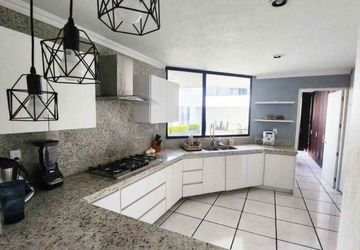 CASA EN VENTA EN BUGAMBILIAS, MORELIA