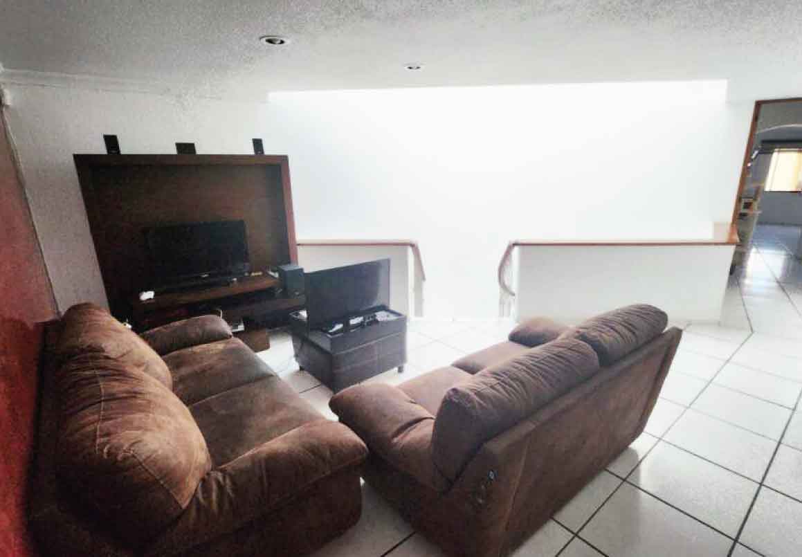 CASA EN VENTA EN BUGAMBILIAS, MORELIA