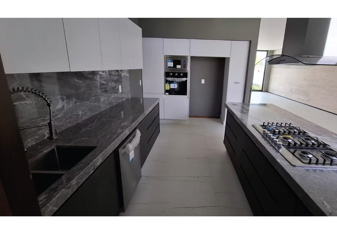 CASA EN VENTA EN EL OLIVAR ALTOZANO, MORELIA