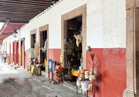 CASA CON LOCALES COMERCIALES EN RENTA EN PATZCUARO, MICHOACAN