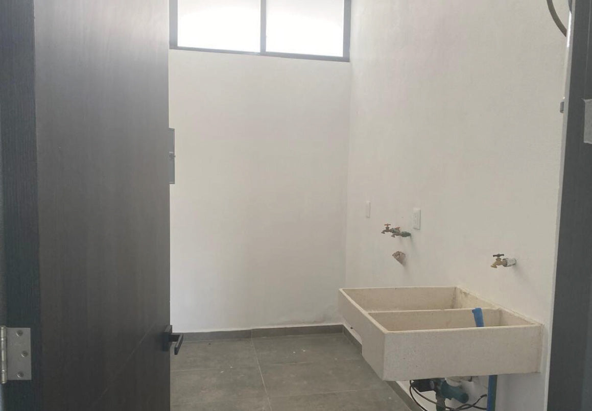CASA EN VENTA EN PASEO DEL PARQUE TRES MARIAS, MORELIA