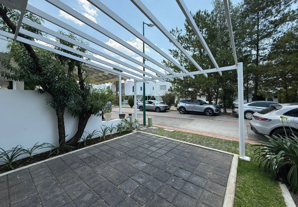 CASA EN VENTA/RENTA EN ALTOZANO, MORELIA