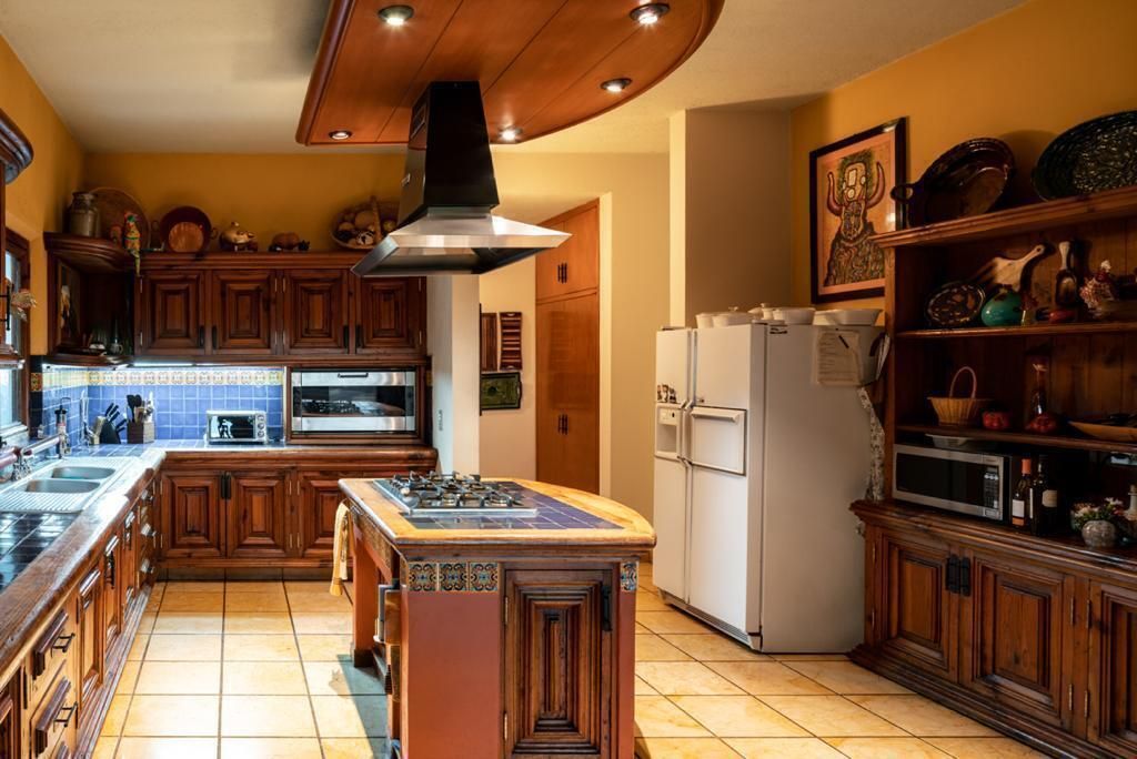 CASA RESIDENCIAL EN VENTA EN FRACCIONAMIENTO EN SANTA MARIA DE GUIDO, MORELIA
