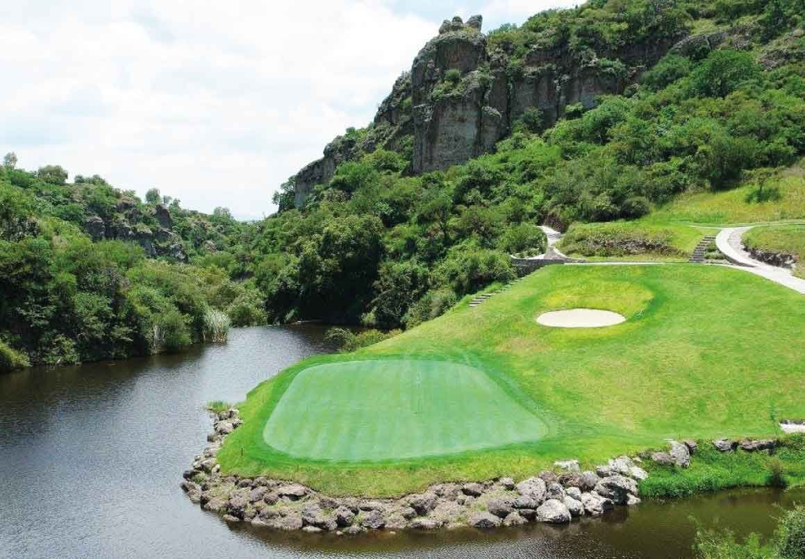 TERRENO EN VENTA EN EL CLUB Y DENTRO DEL CAMPO DE GOLF TRES MARIAS, MORELIA